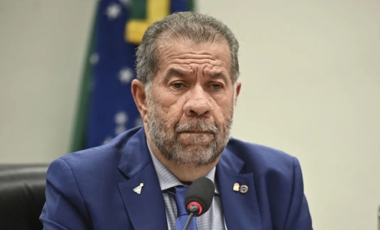  Ministro da Previdência, Carlos Lupi, em sessão da Comissão de Previdência, Assistência Social, Infância, Adolescência e Família da Câmara dos Deputados • TON MOLINA/FOTOARENA/FOTOARENA/ESTADÃO CONTEÚDO 