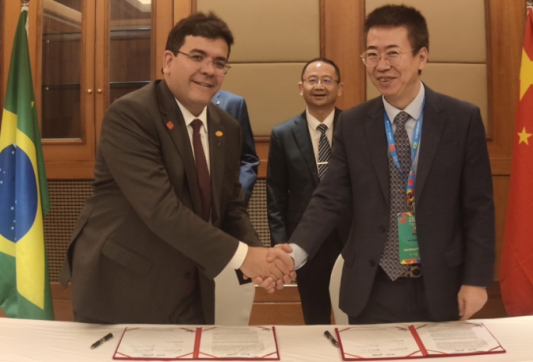Governador, Rafael Fontele, em viajem à China. Foto de divulgação